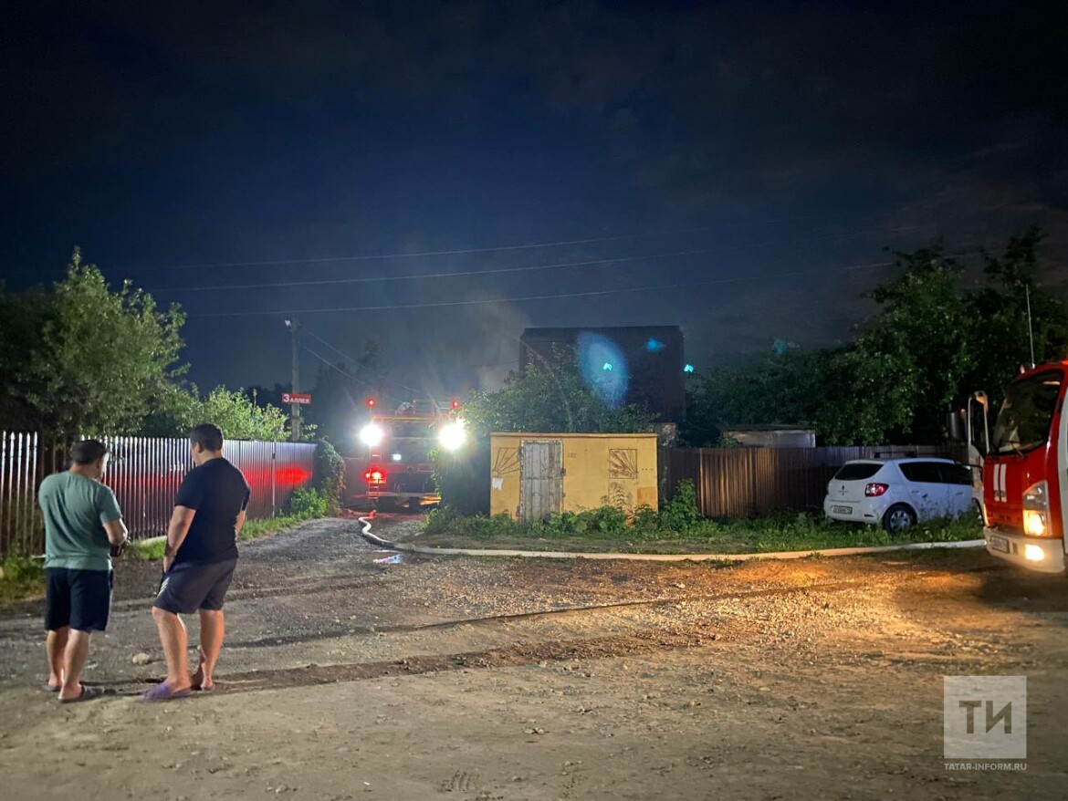 В Казани после пожара в садовом домике обнаружены тела двух мужчи |  03.07.2023 | Тетюши - БезФормата