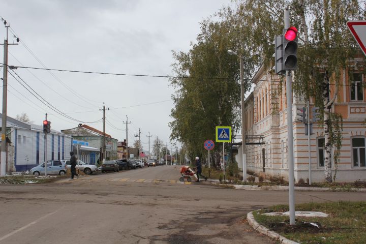 Пешеходный переход на пересечении улиц Ленина и Либкнехта в Тетюшах. Фото: Алсу Зиганьшина