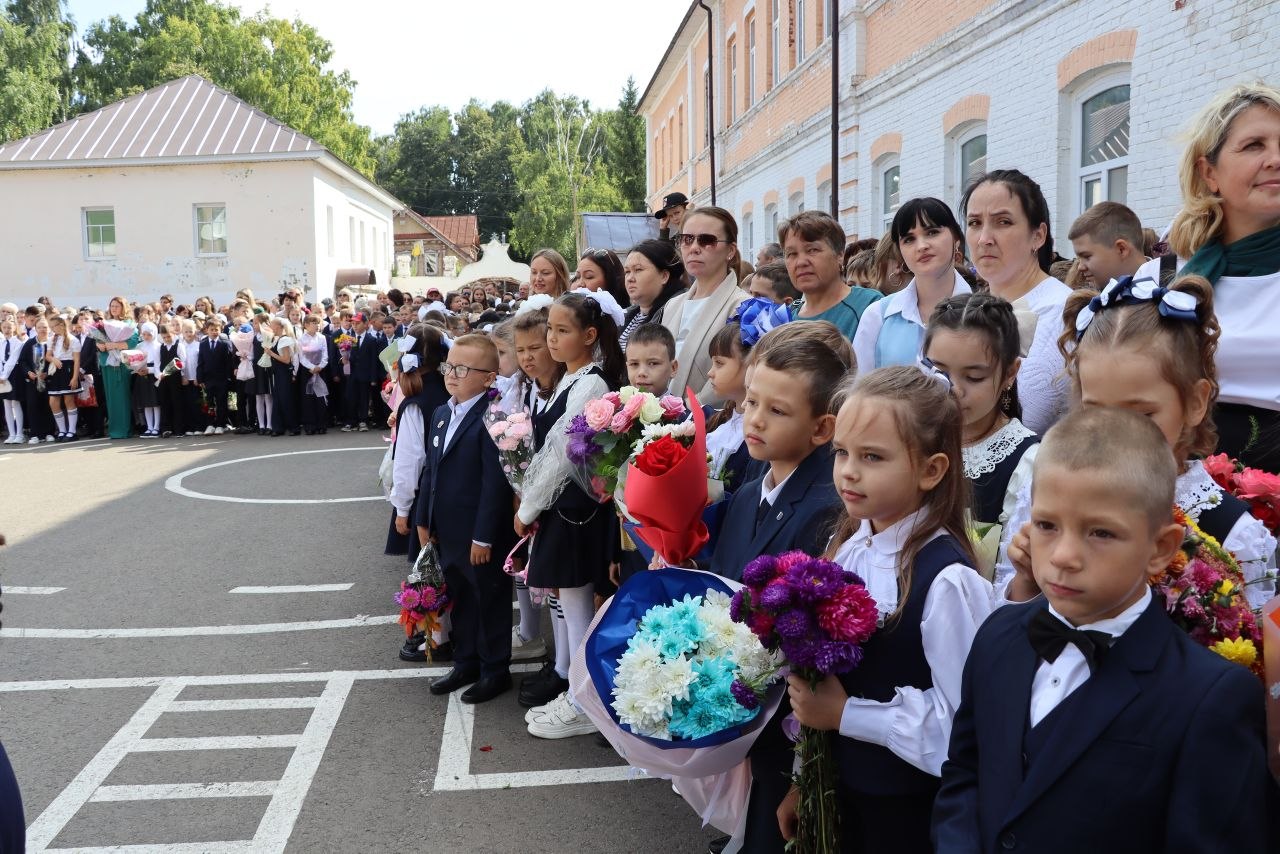 День знаний в Тетюшской СОШ 1. Фото Галина Тазетдинова