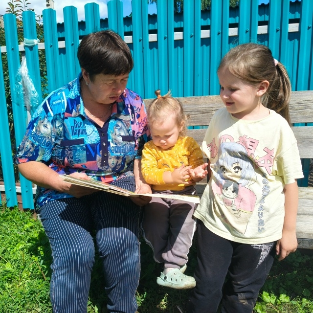 Лаптевкада “Эскәмиядә китап” дип исемләнгән акция узды. Фотоны Гөлназ Хәйретдинова тәкъдим итте