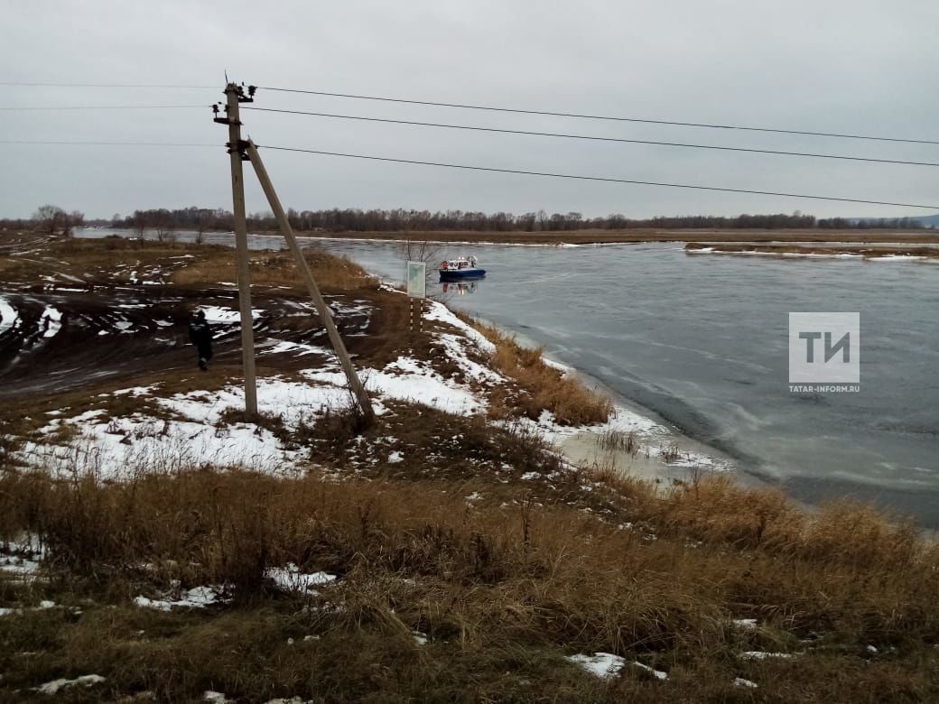 В Татарстане спасли провалившихся под лед рыбаков