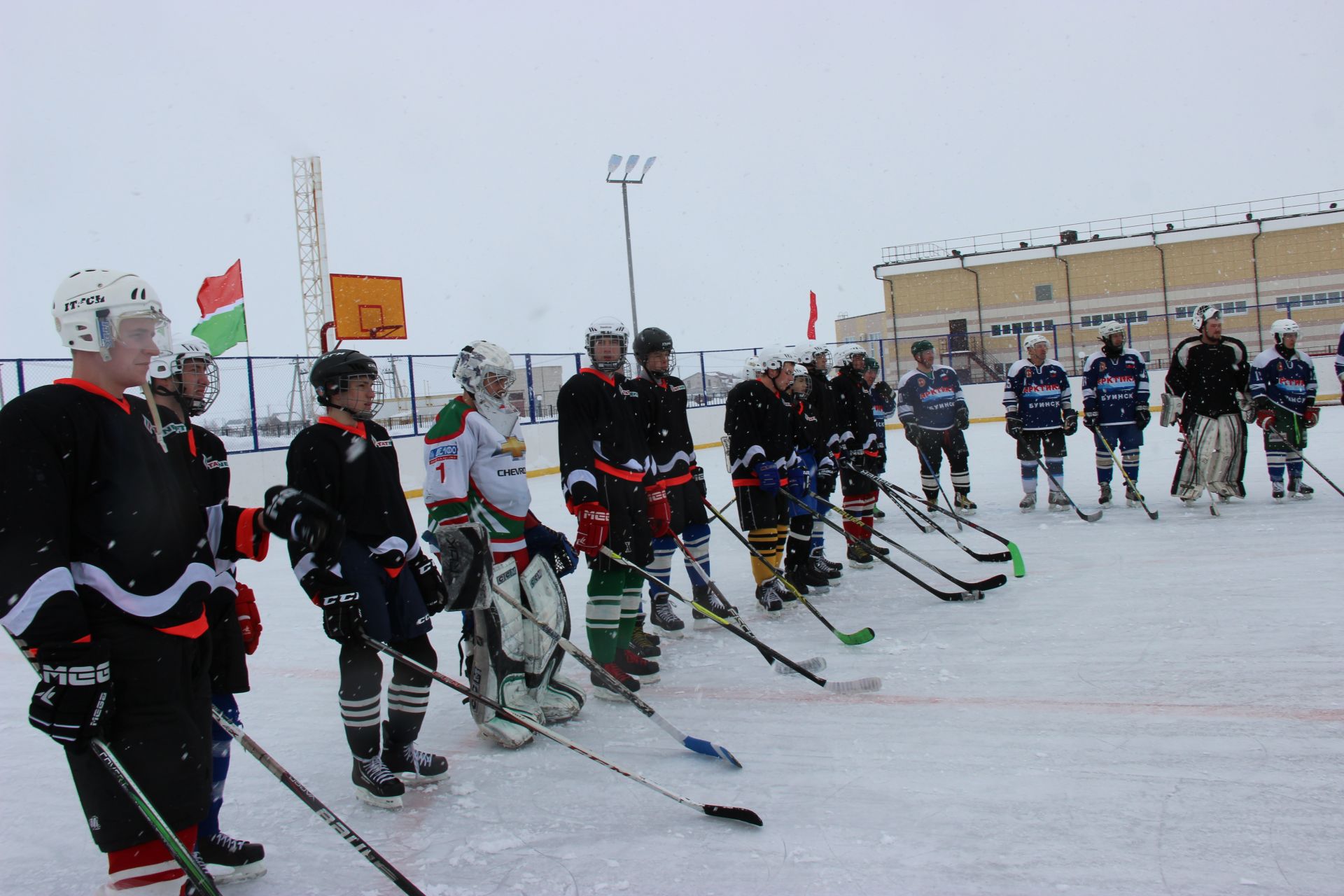 В Тетюшах прошли соревнования по хоккею с шайбой на кубок газеты "Авангард"