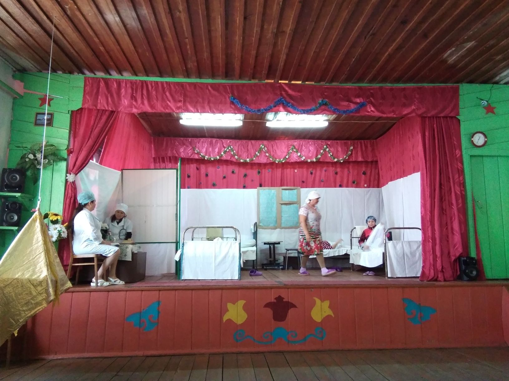 “Театр сәхнәсе” дип исемләнгән  район фестивале кызганнан-кыза бара: Түбән Тарханның “Нур” иҗат төркеме
