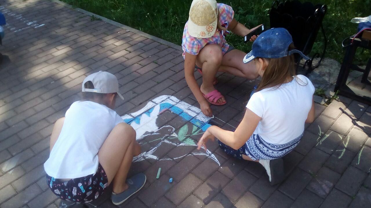 Тетюши. Центральный парк. Дети рисуют страну
