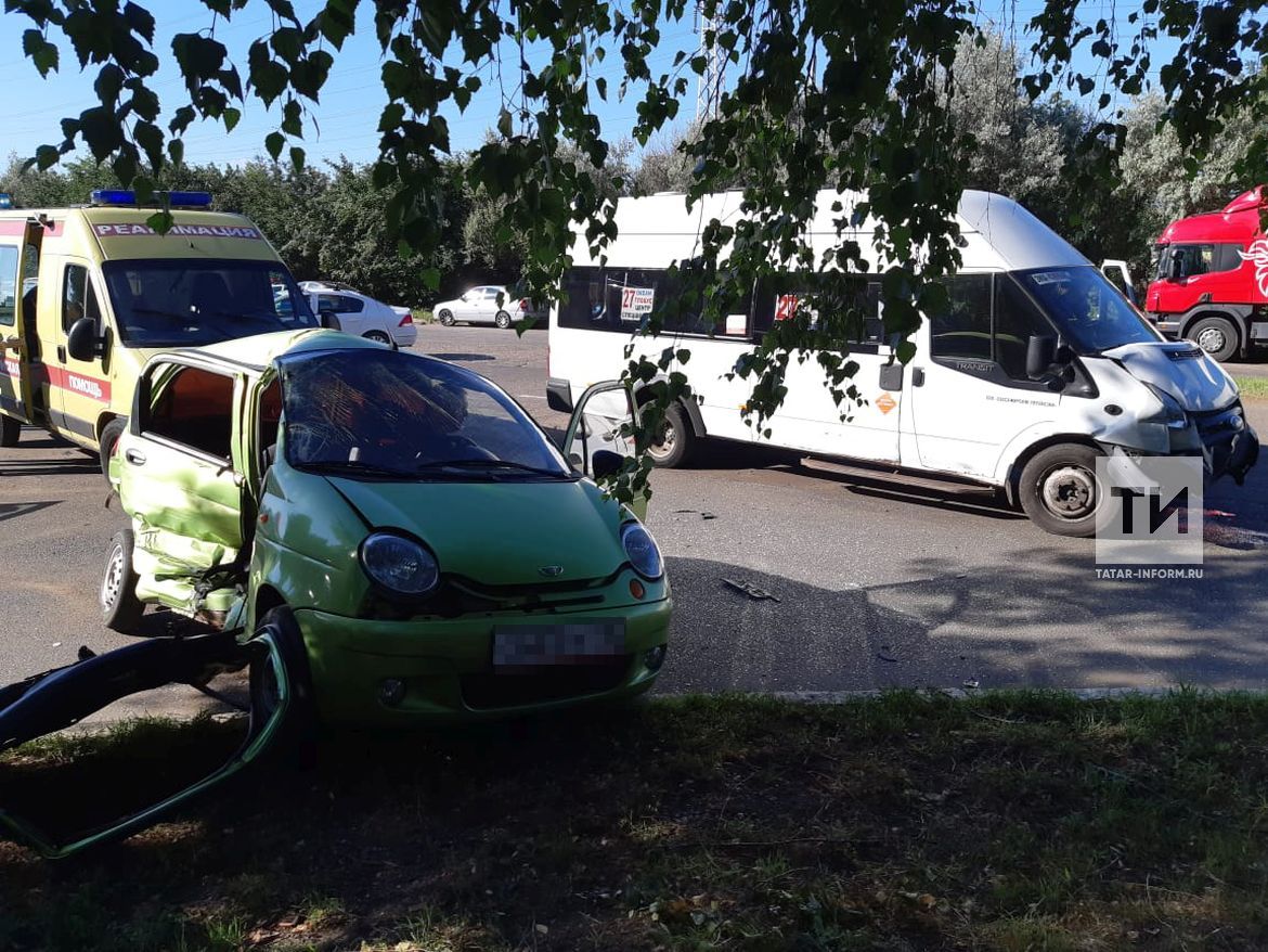 В Татарстане три человека пострадали в результате ДТП с участием малолитражки «ДЭУ» и маршрутки