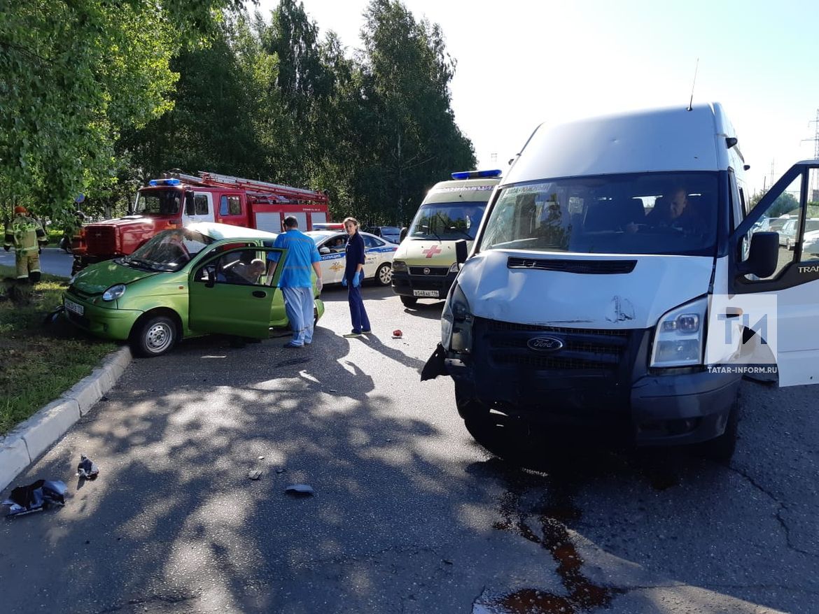 В Татарстане три человека пострадали в результате ДТП с участием малолитражки «ДЭУ» и маршрутки