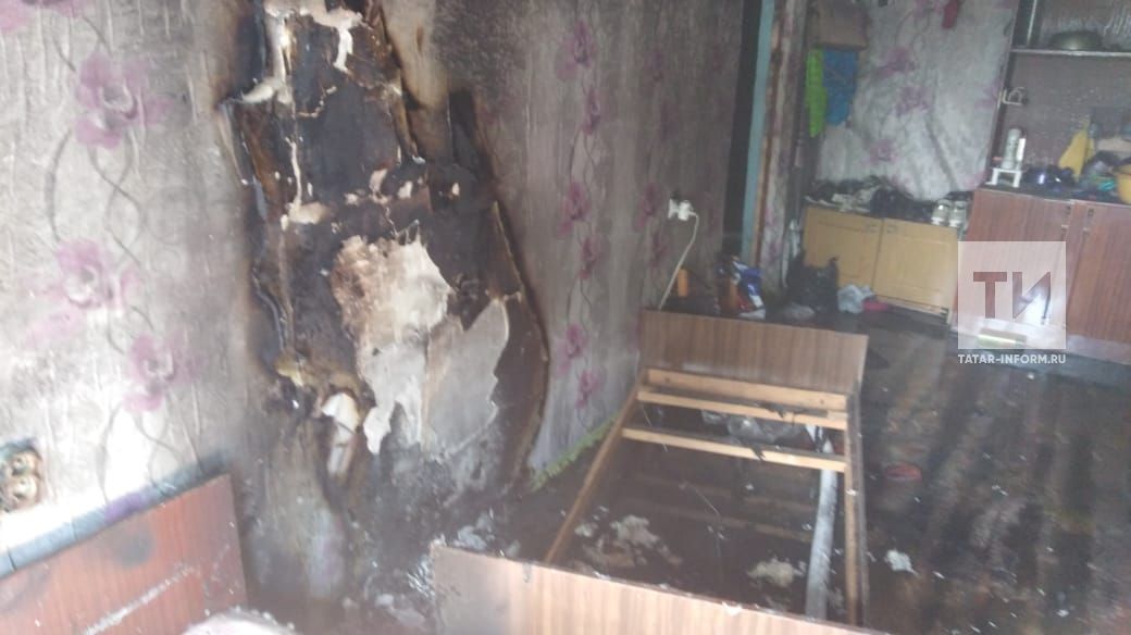 Загоревшийся матрас стал причиной эвакуации жильцов пятиэтажки в Татарстане