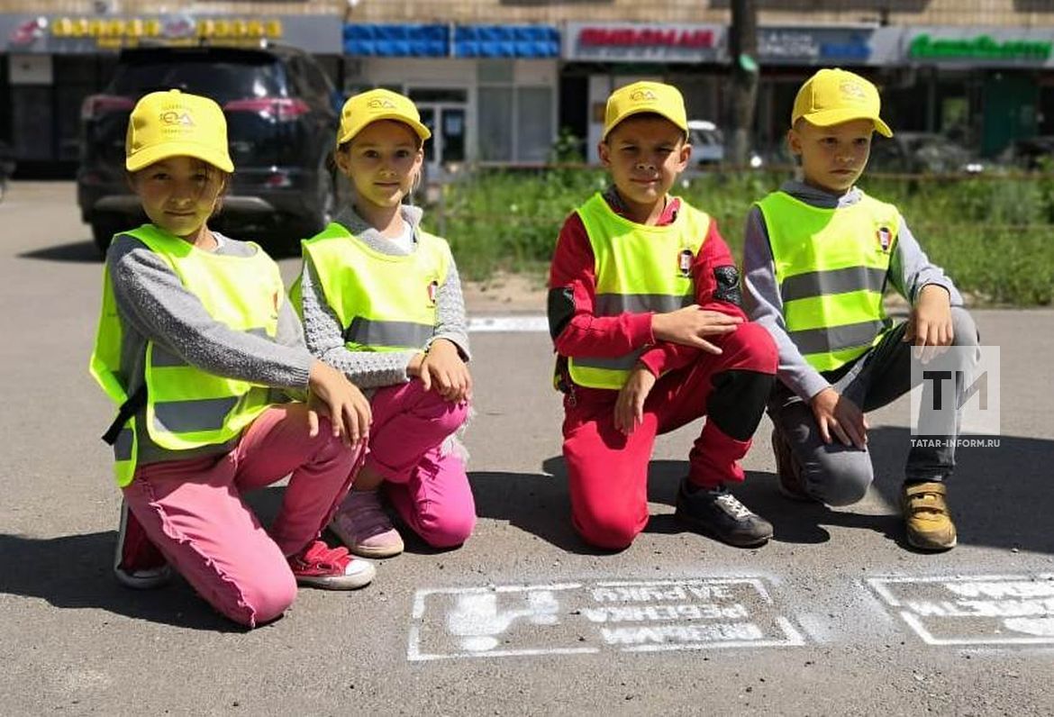 В Татарстане на аварийных переходах появились надписи «Возьми ребенка за руку»