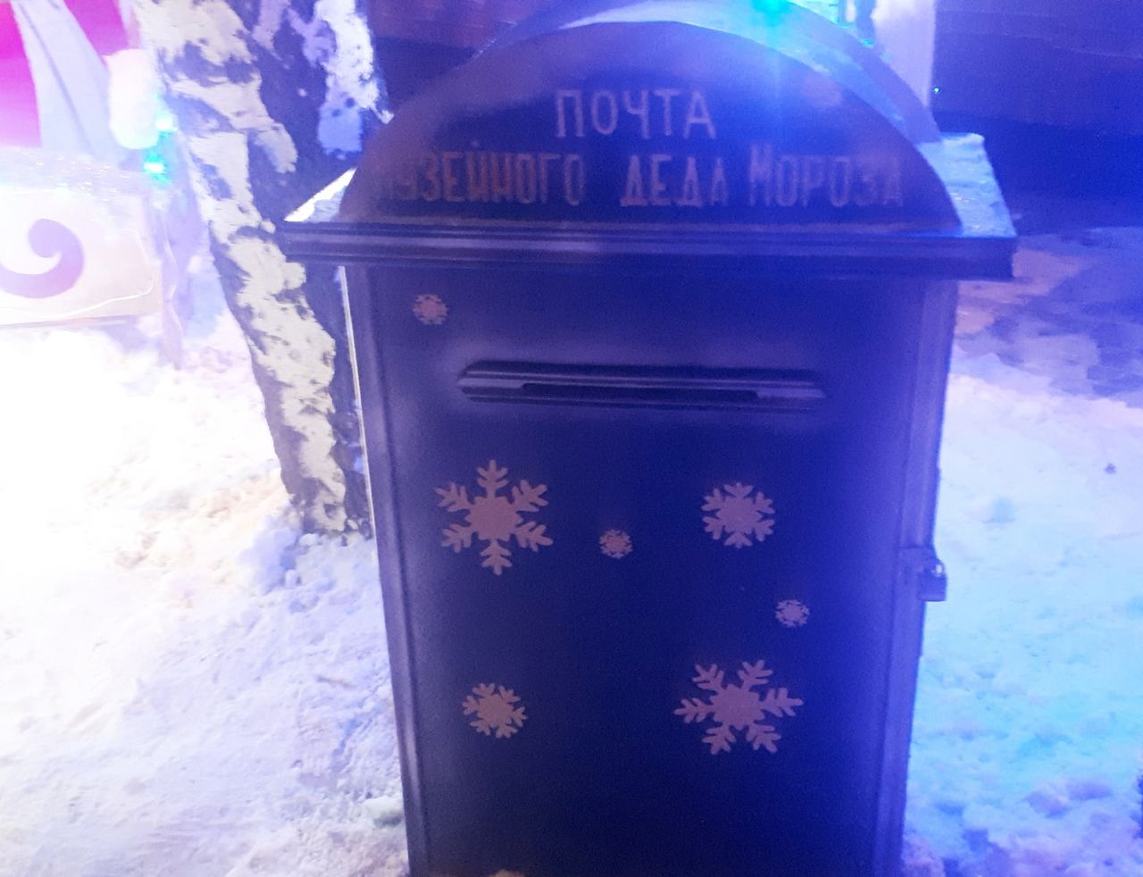 Символ Нового года - бычок- появился возле Музея истории Тетюшского края