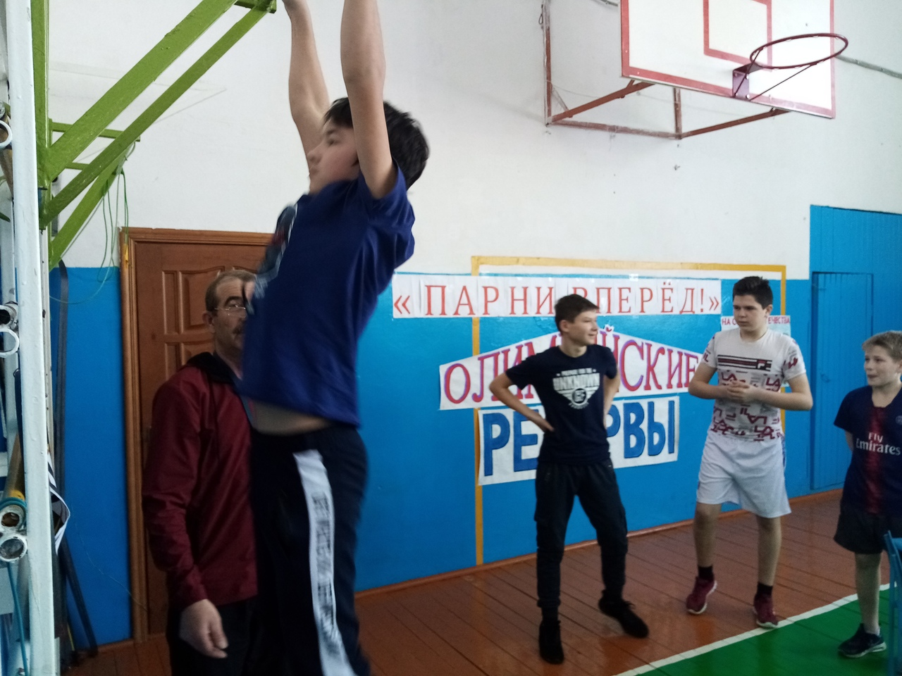 В Кильдюшевской школе провели конкурсную программу «А ну-ка, парни!»