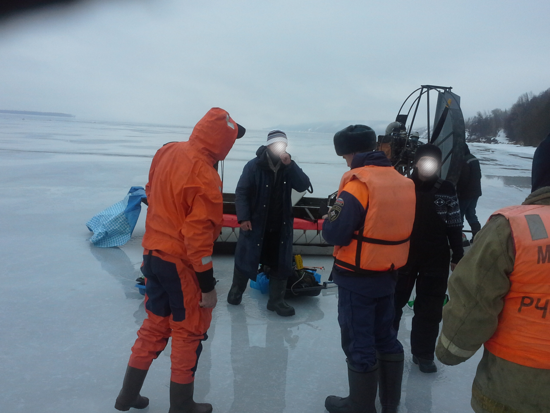 Троих рыбаков спасли на Волге возле Тетюш