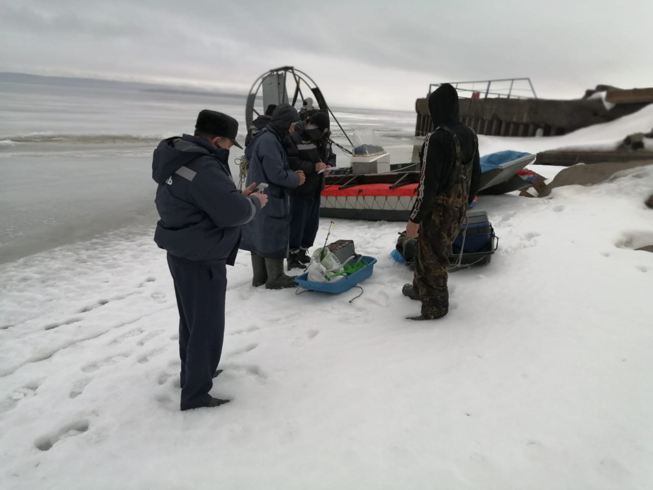 Троих рыбаков спасли на Волге возле Тетюш
