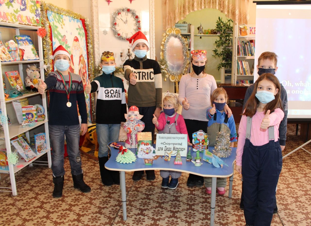 Детская библиотека пригласила юных читателей стать участниками новогодней творческой мастерской