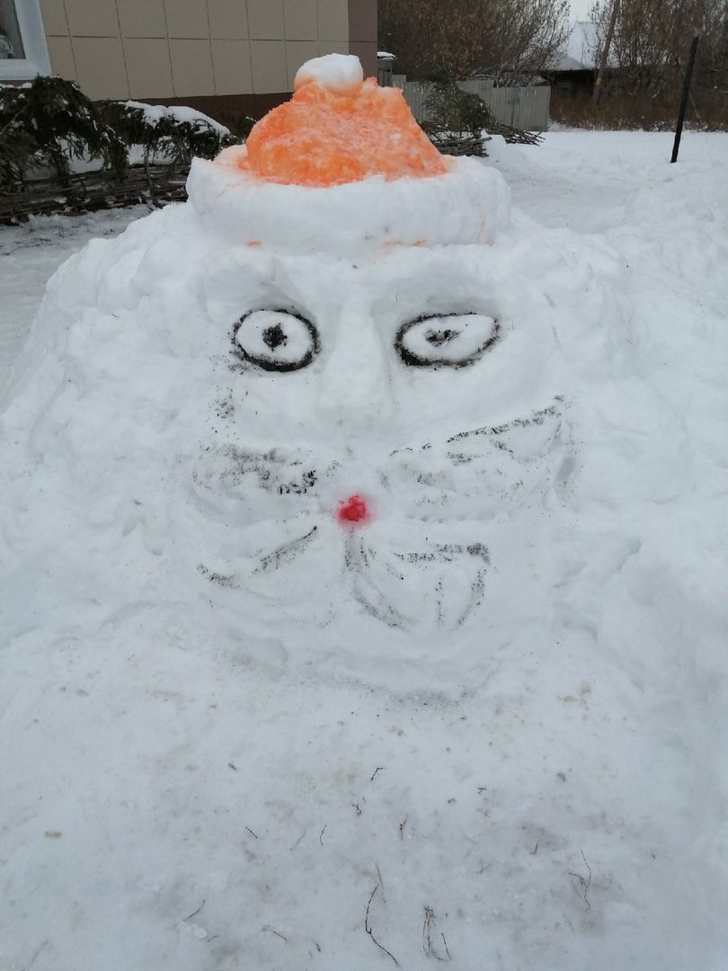 В Людоговском клубе прошел конкурс снежных скульптур