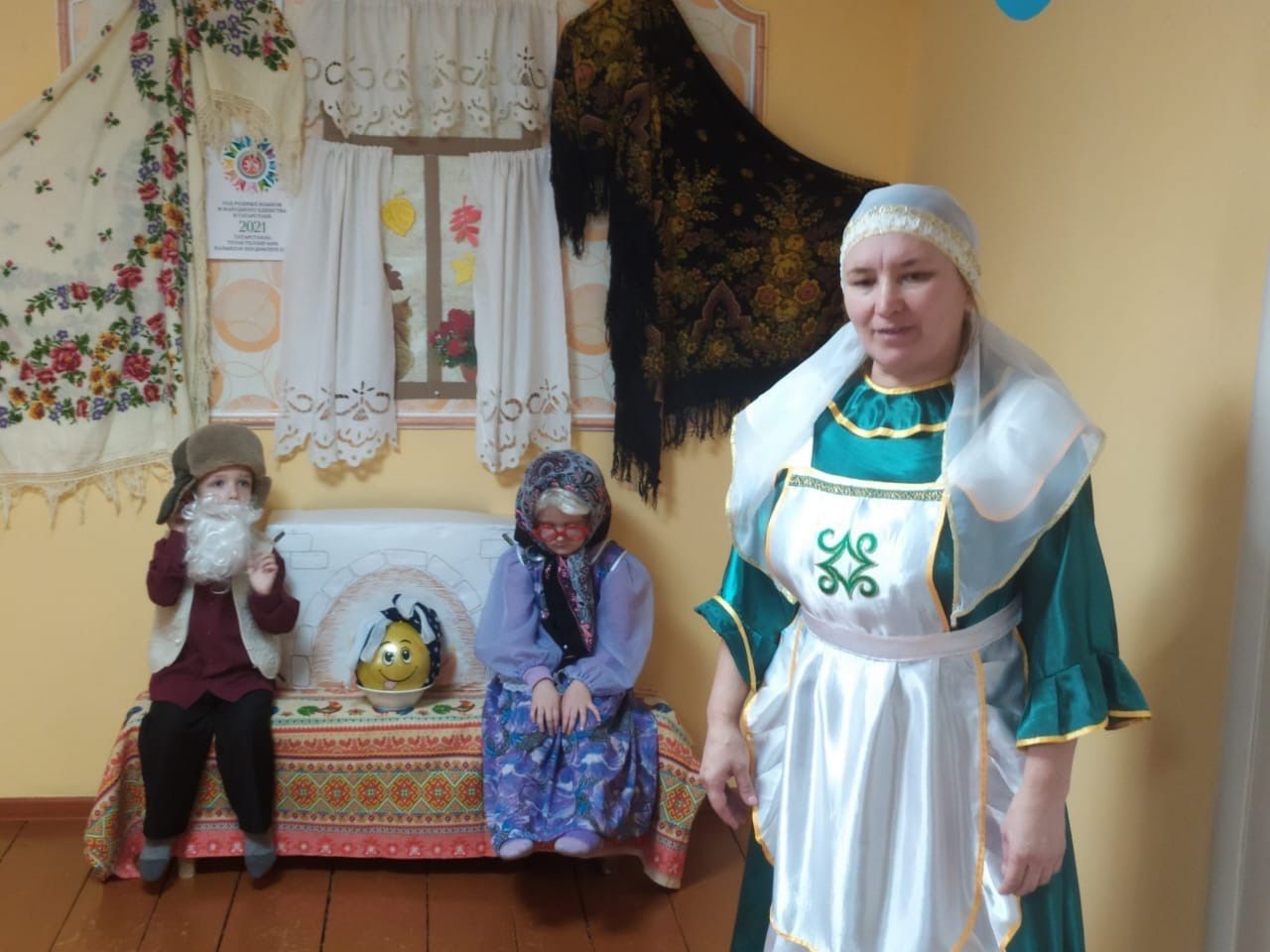 В Монастырске в школе прошло театрализованное представление русской народной сказки "Колобок"