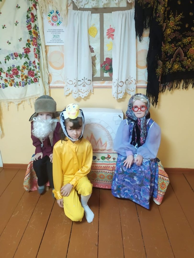 В Монастырске в школе прошло театрализованное представление русской народной сказки "Колобок"