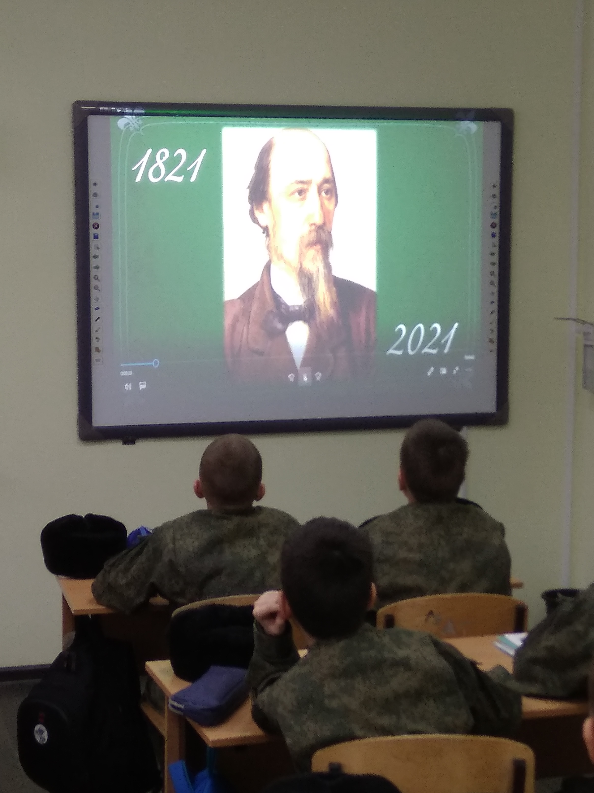 В Тетюшской кадетской школе-интернат прошли мероприятия к 200-летию Николая Некрасова