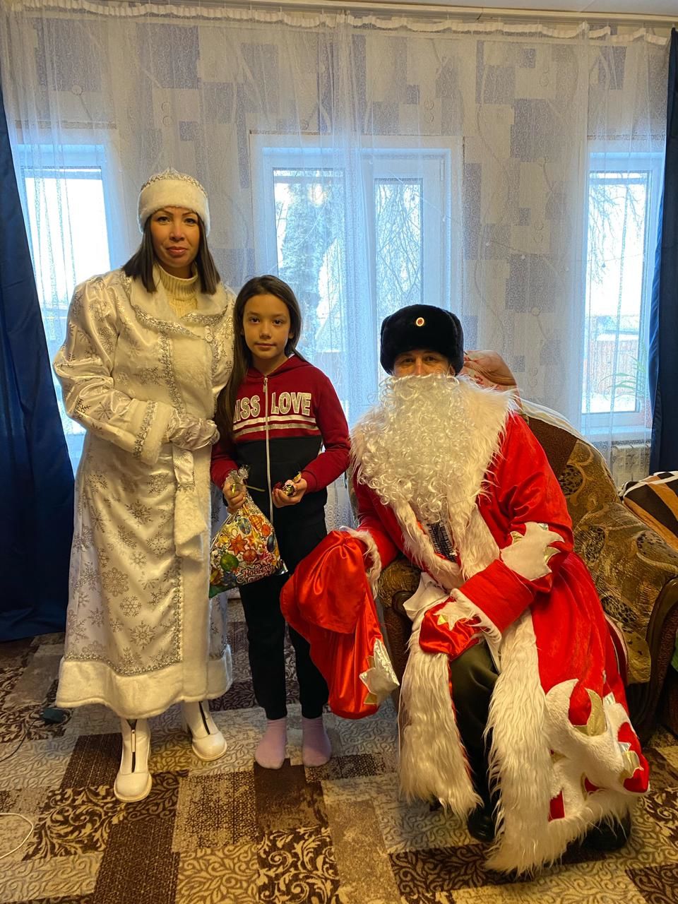 Сотрудники ОМВД России по Тетюшскому району провели благотворительную акцию «Полицейский Дед Мороз»