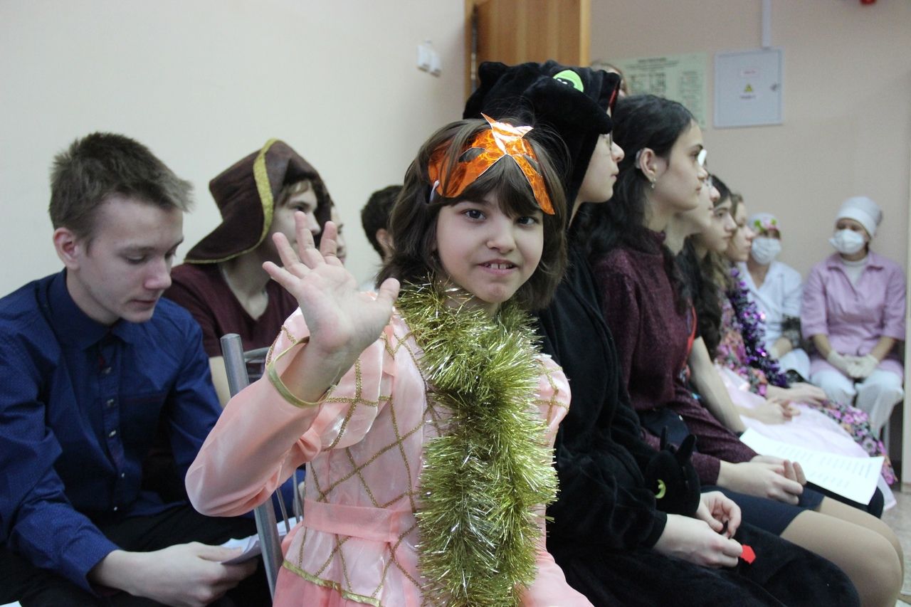 В оздоровительном лагере «Ласточка» в селе Урюм прошел новогодний праздник