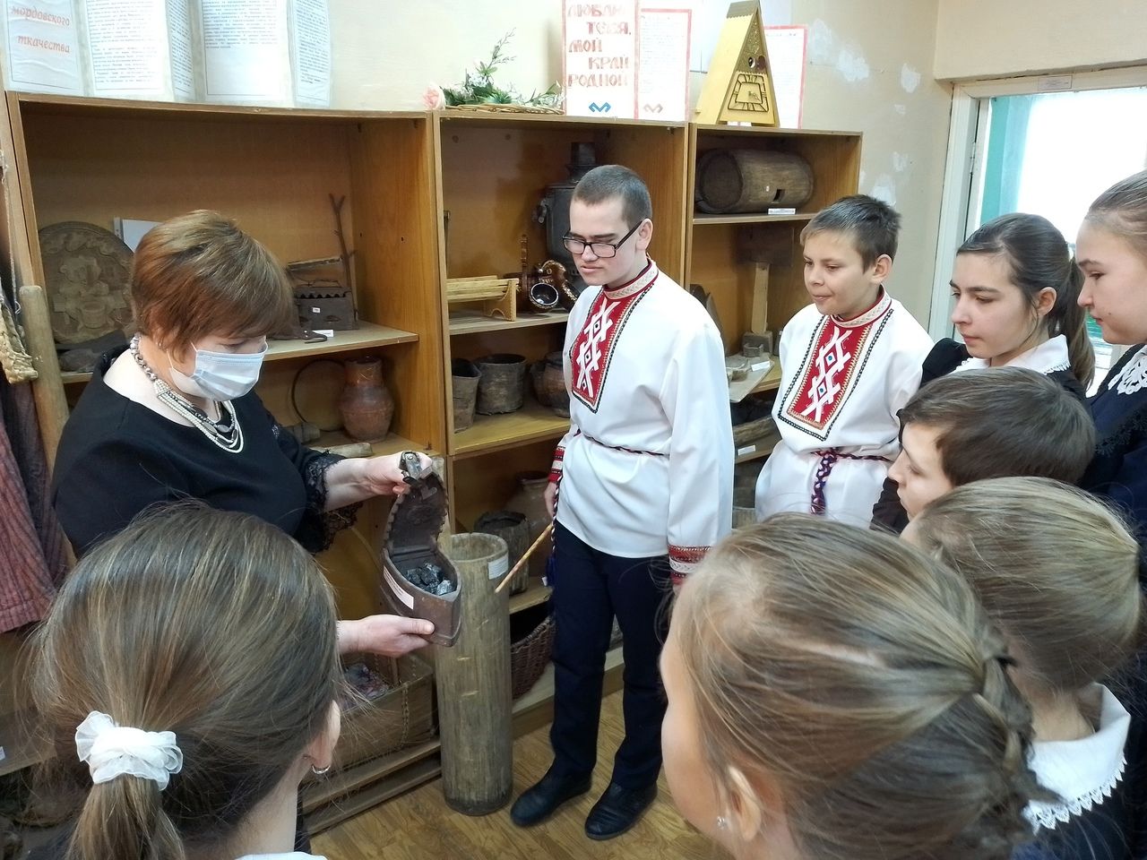 Для учеников Киртелинской школы был проведен музейный урок «Культура и быт мордовского народа»