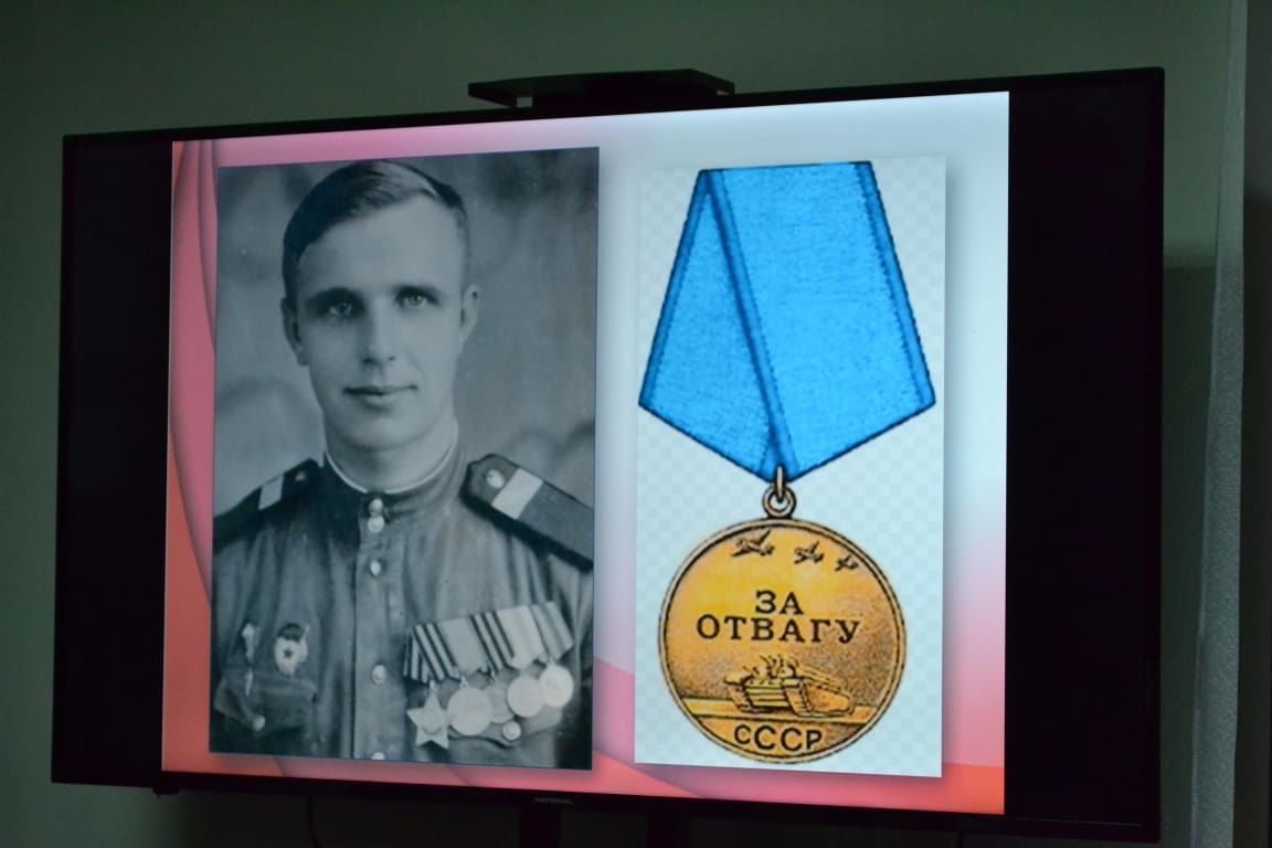 Утерянную медаль вернули 92-летней сестре фронтовика в Татарстане