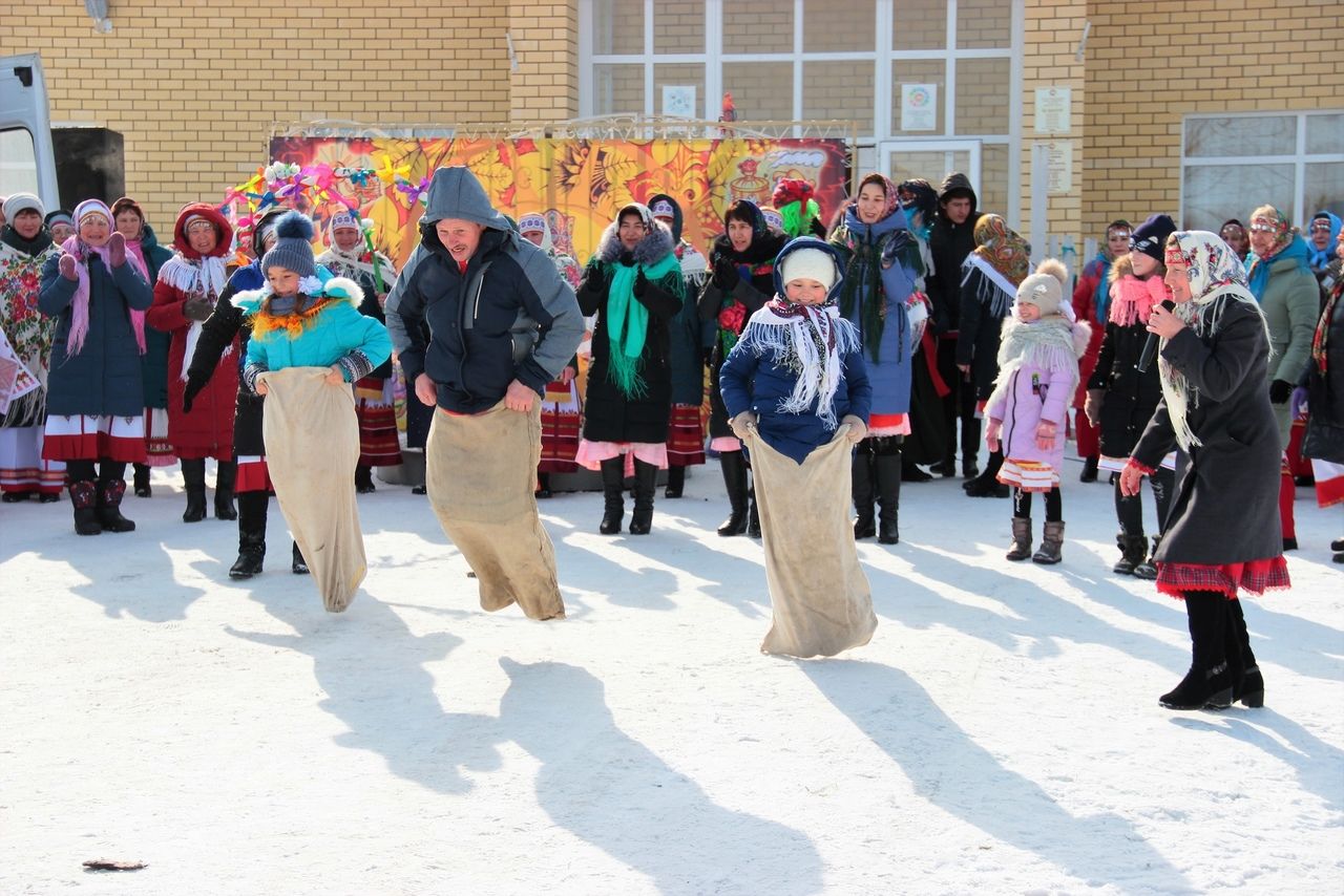 В селе Большое Шемякино прошли народные гуляния, посвященные проводам зимы