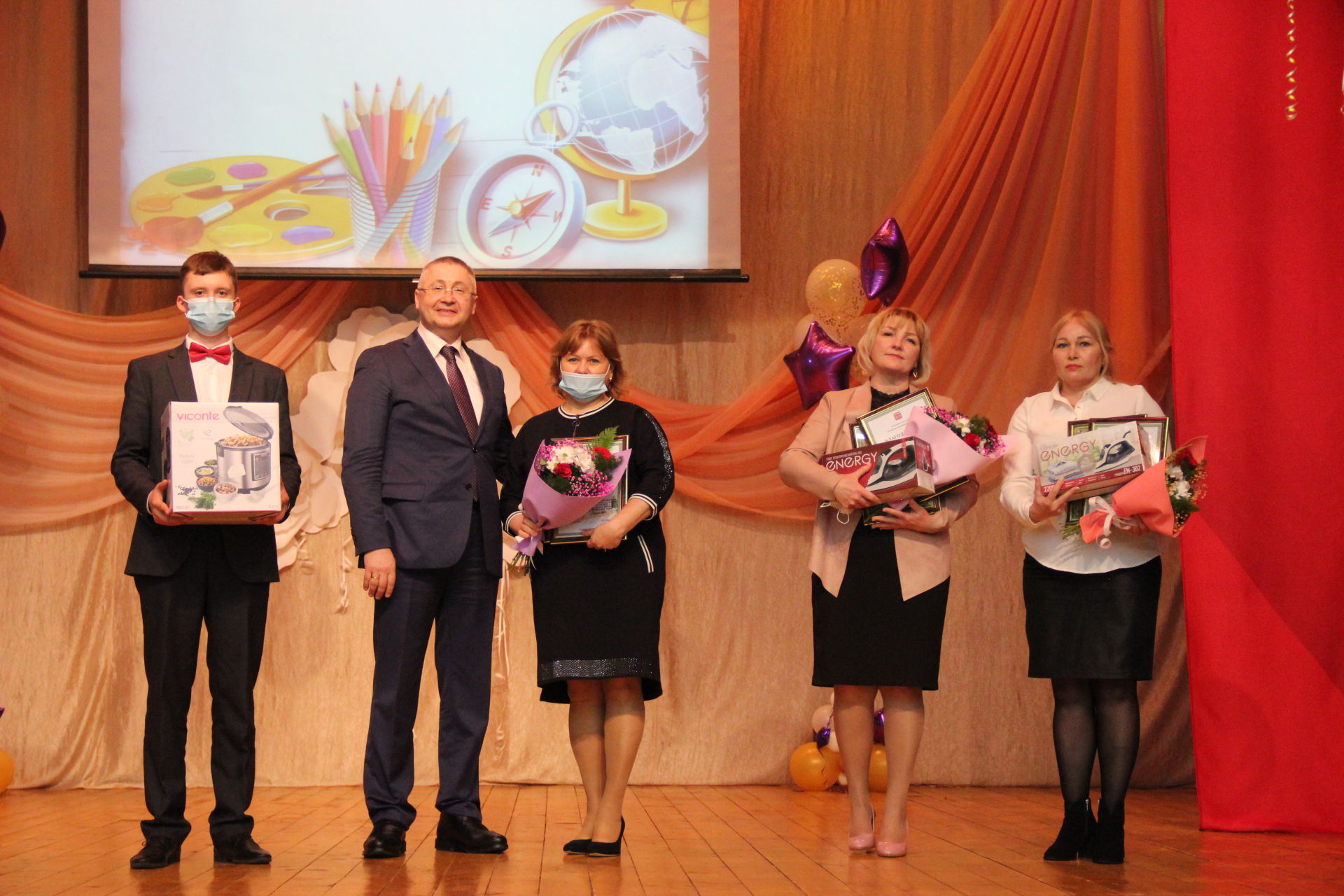 В Тетюшах чествовали педагогов, победителей и призеров муниципальных этапов конкурсов профмастерства