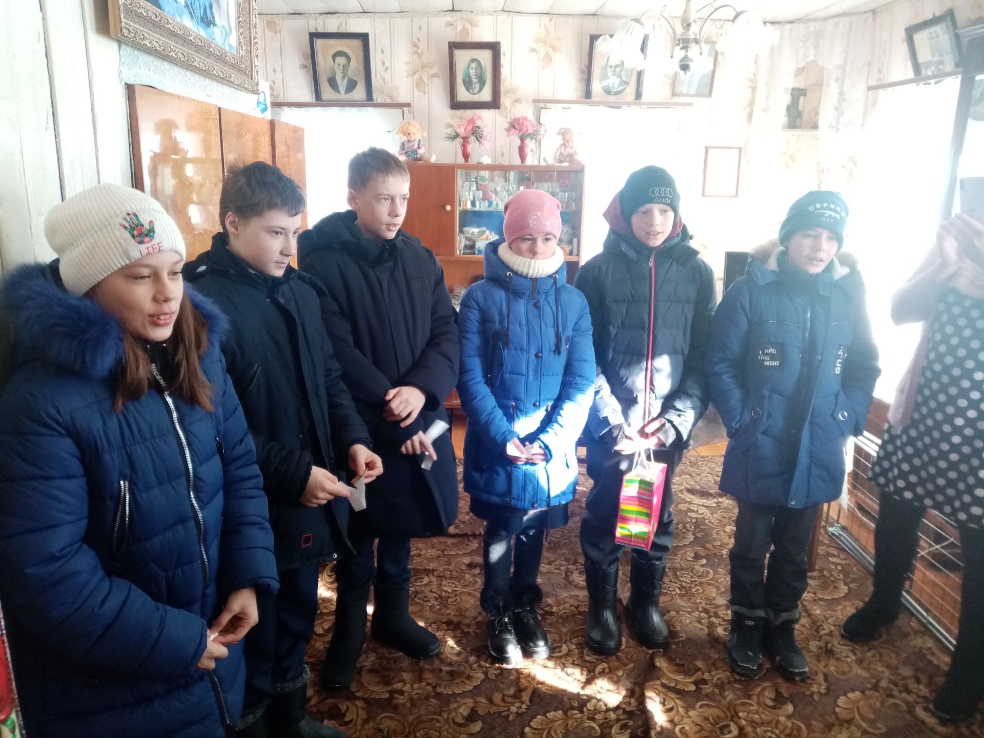 Юнармейцы поздравили жителя села Нармонка с 93-х летием