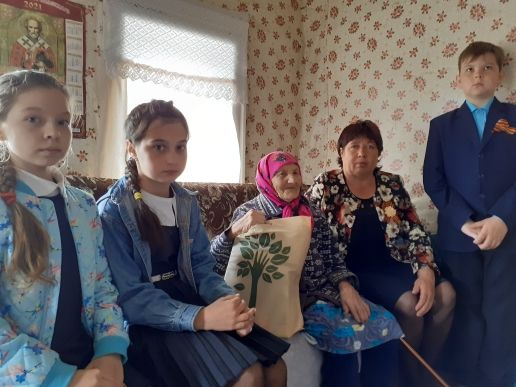 В Тетюшском районе тружениц тыла поздравили на дому с праздником Великой Победой