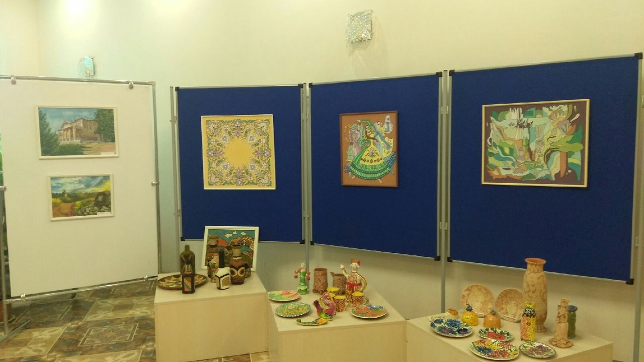 В Тетюшах в Детской школе искусств проходит выставка творческих работ учащихся