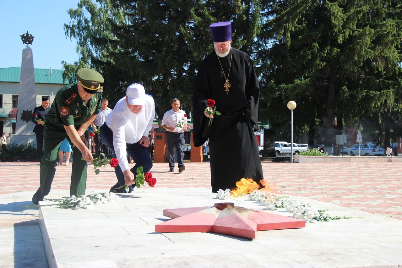 В Тетюшах, у Мемориала Славы, состоялся  митинг ко Дню памяти и скорби