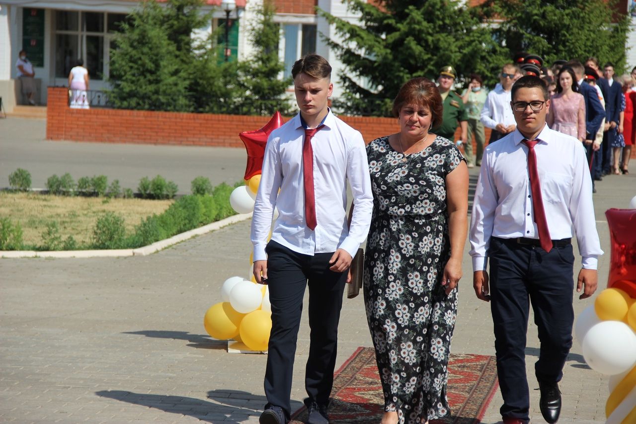 Тетюшские выпускники-2021 простились со школой