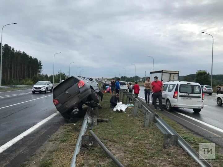 Смертельное ДТП: в Татарстане автомобиль сбил на трассе женщину с девочкой