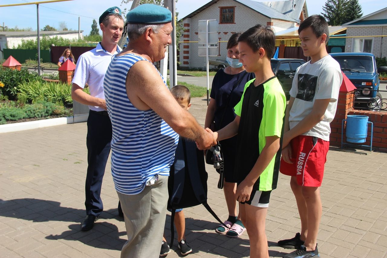 Ежегодно десантники Тетюшского района в День ВДВ делают благие дела.