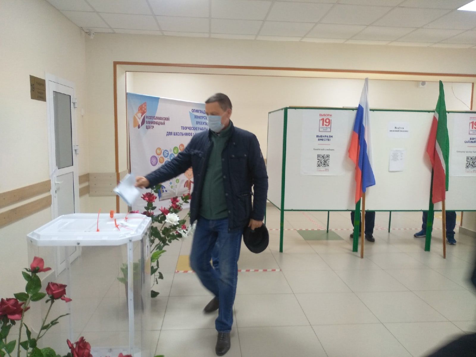 На избирательном участке № 2590, расположенном в Тетюшской школе №1, многолюдно