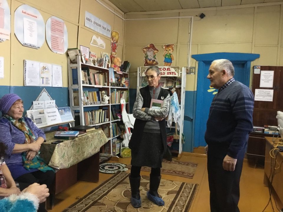 В Ямбухтинской библиотеке состоялась встреча сельчан с краеведом-общественником
