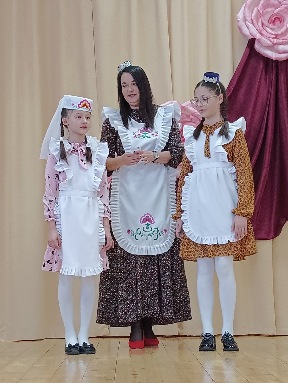 В Тетюшской средней школе № 1 прошел конкурс «А ну-ка, мамы, а ну-ка, дочки»