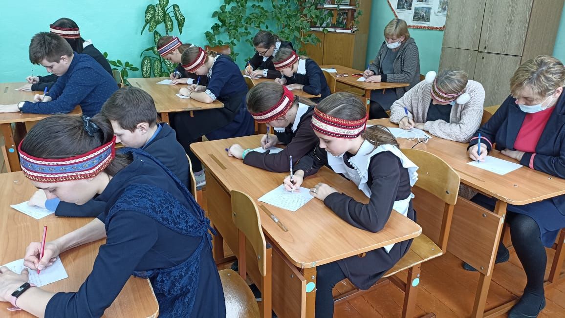 В Киртелях прошла Всероссийская образовательная акция «Тотальный диктант на мокшанском и эрзянском языках»
