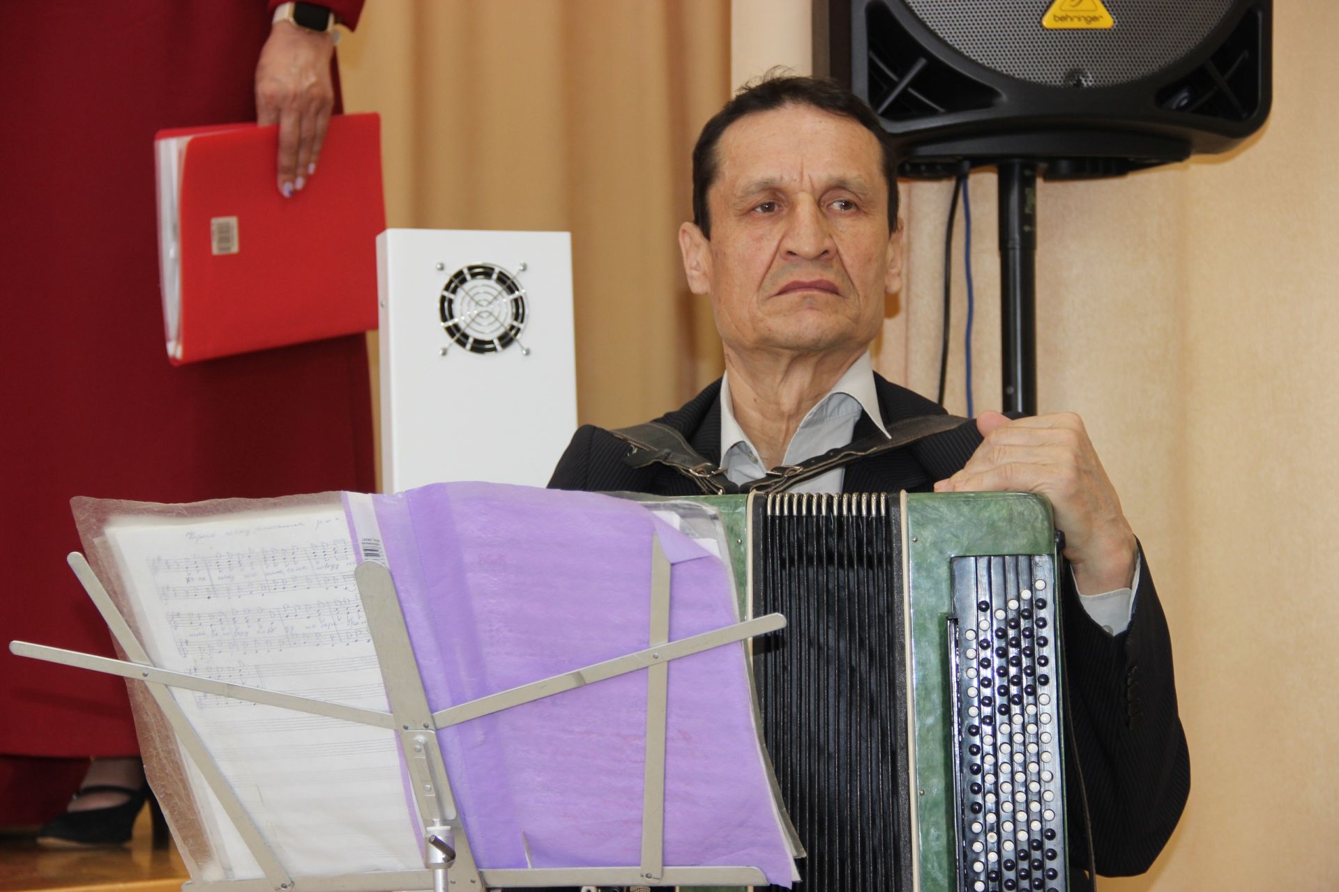 Народный хор ветеранов дарит свое творчество тетюшской молодежи