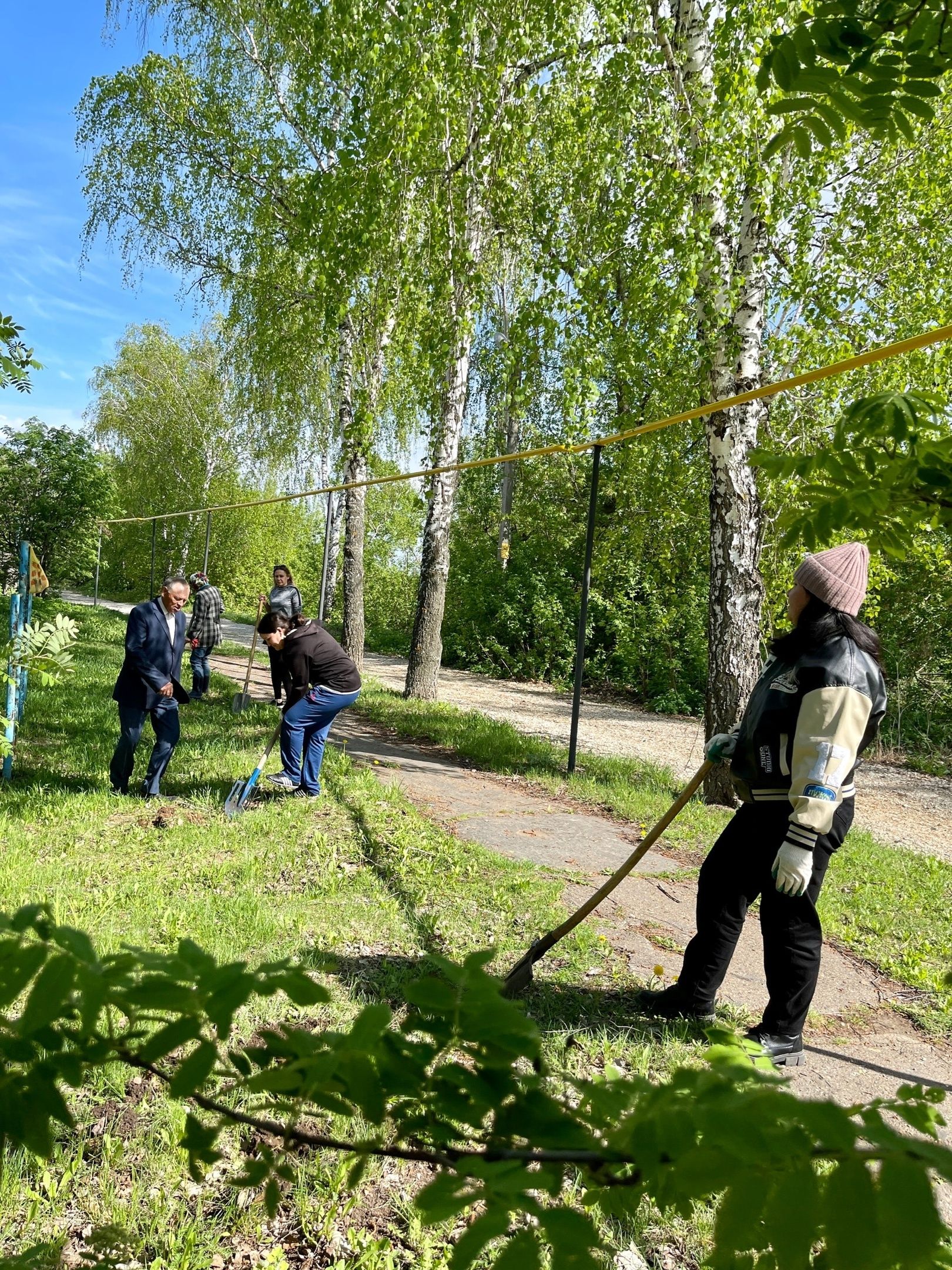 Коллектив и ветераны газеты «Авангард» приняли участие в акции «Сад памяти»