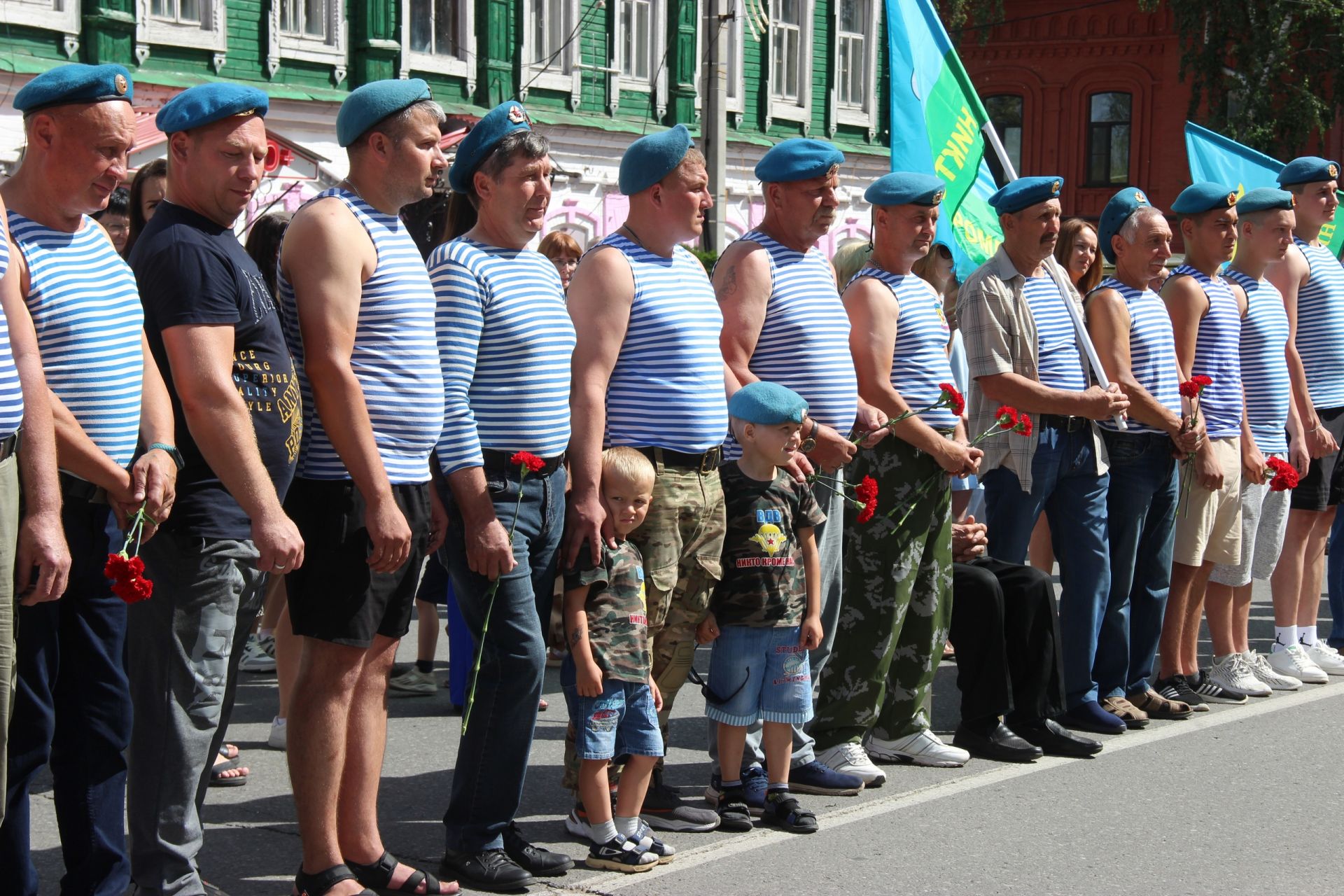Тетюшане чествуют Воздушно-десантные войска