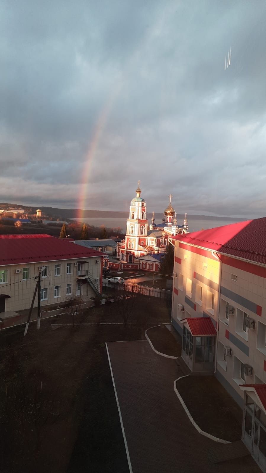 Жители Татарстана засняли радугу в ноябрьском небе