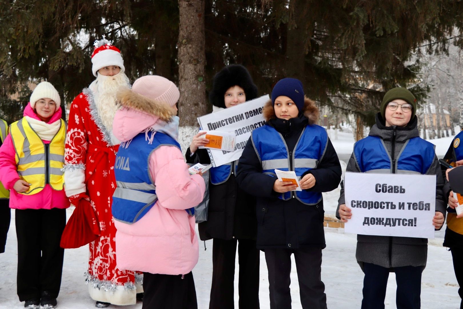 В Тетюшах прошла акция «Дед Мороз  - за безопасность на дороге»