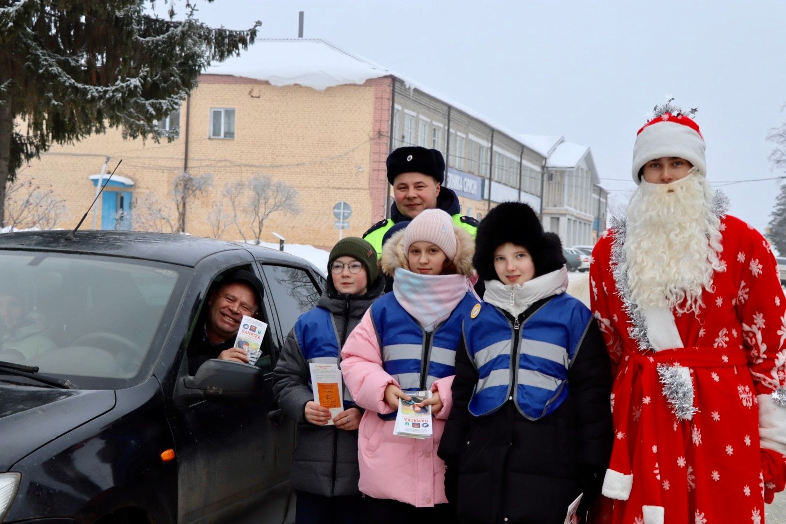 В Тетюшах прошла акция «Дед Мороз  - за безопасность на дороге»