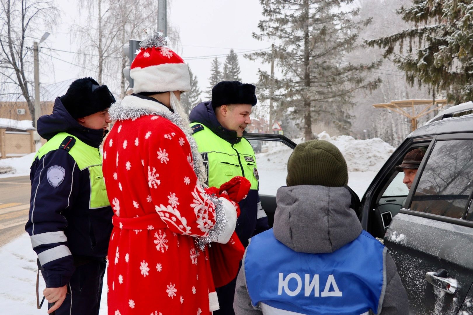 В Тетюшах прошла акция «Дед Мороз  - за безопасность на дороге»