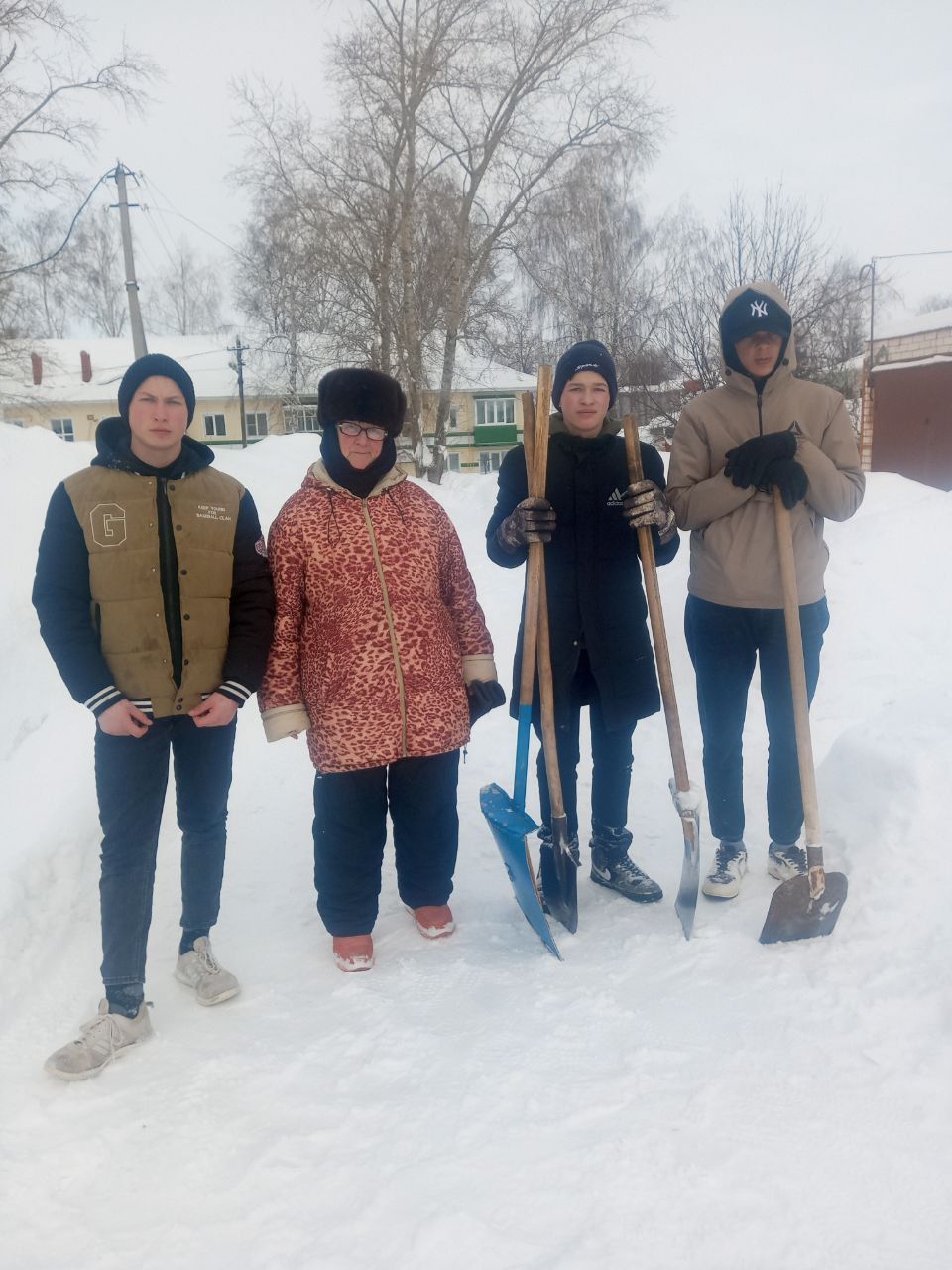 Активисты студенческой службы безопасности провели акцию «Дарю тепло»