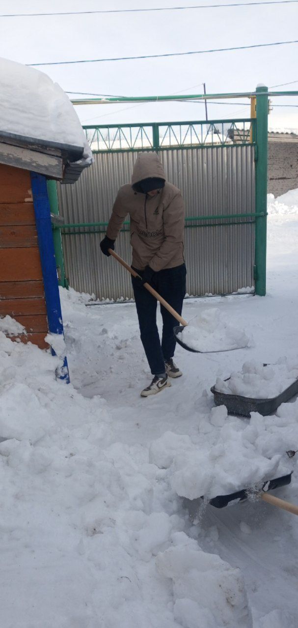 Активисты студенческой службы безопасности провели акцию «Дарю тепло»