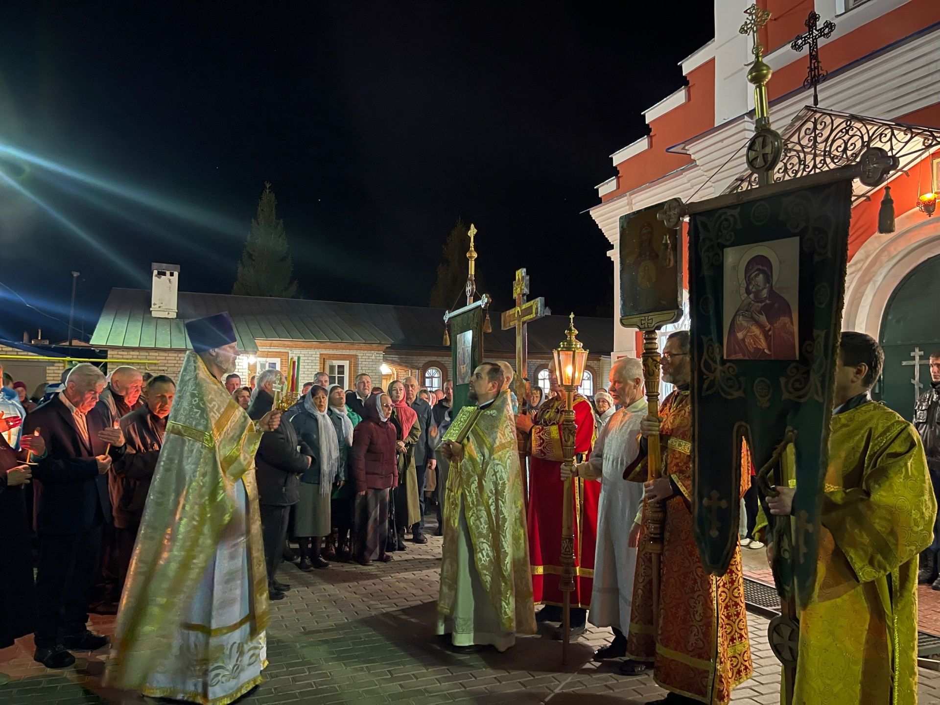 В Тетюшах, в Троицком соборе, состоялось Пасхальное богослужение