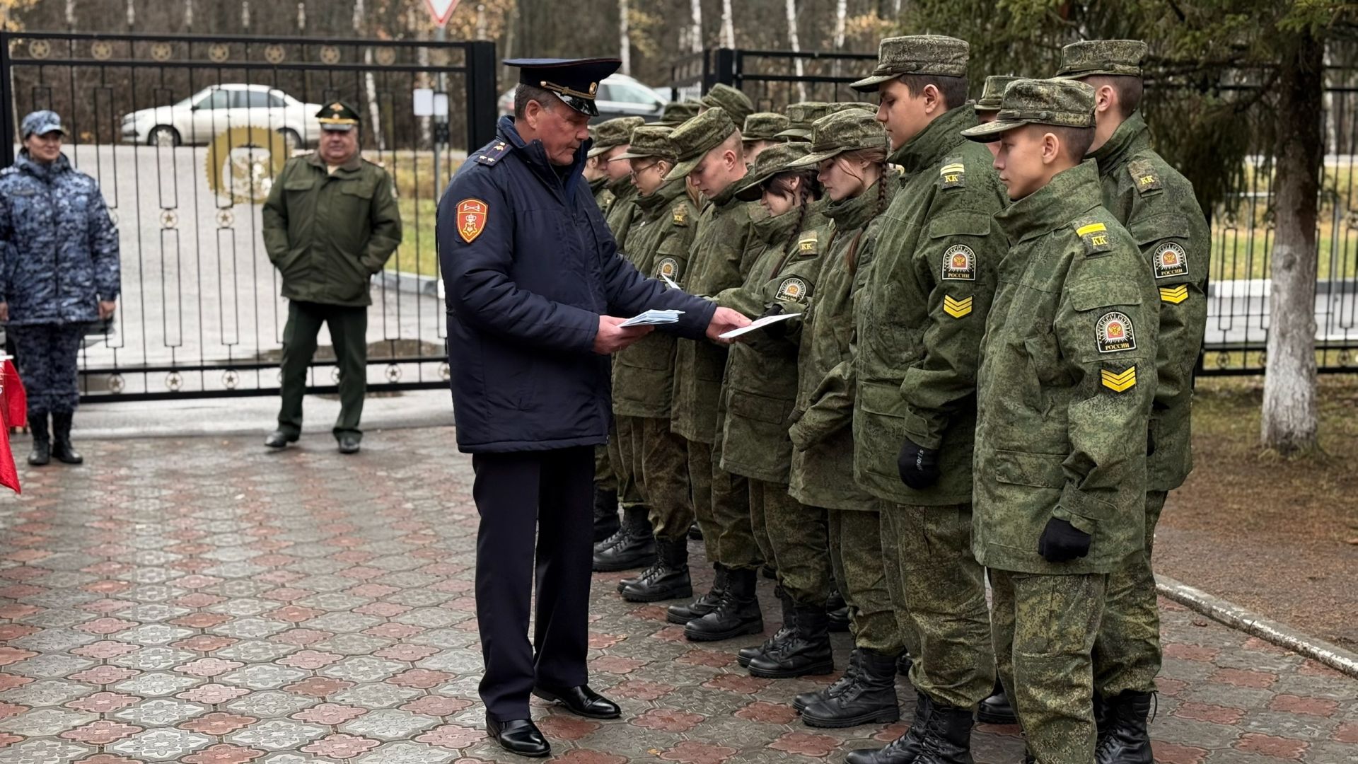 Тетюшские кадеты знакомятся с жизнью Росгвардии