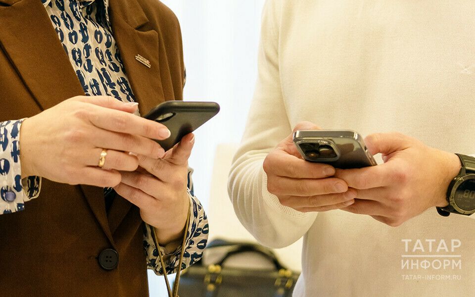 Занятие по основам работы на смартфоне прошло в Университете третьего возраста